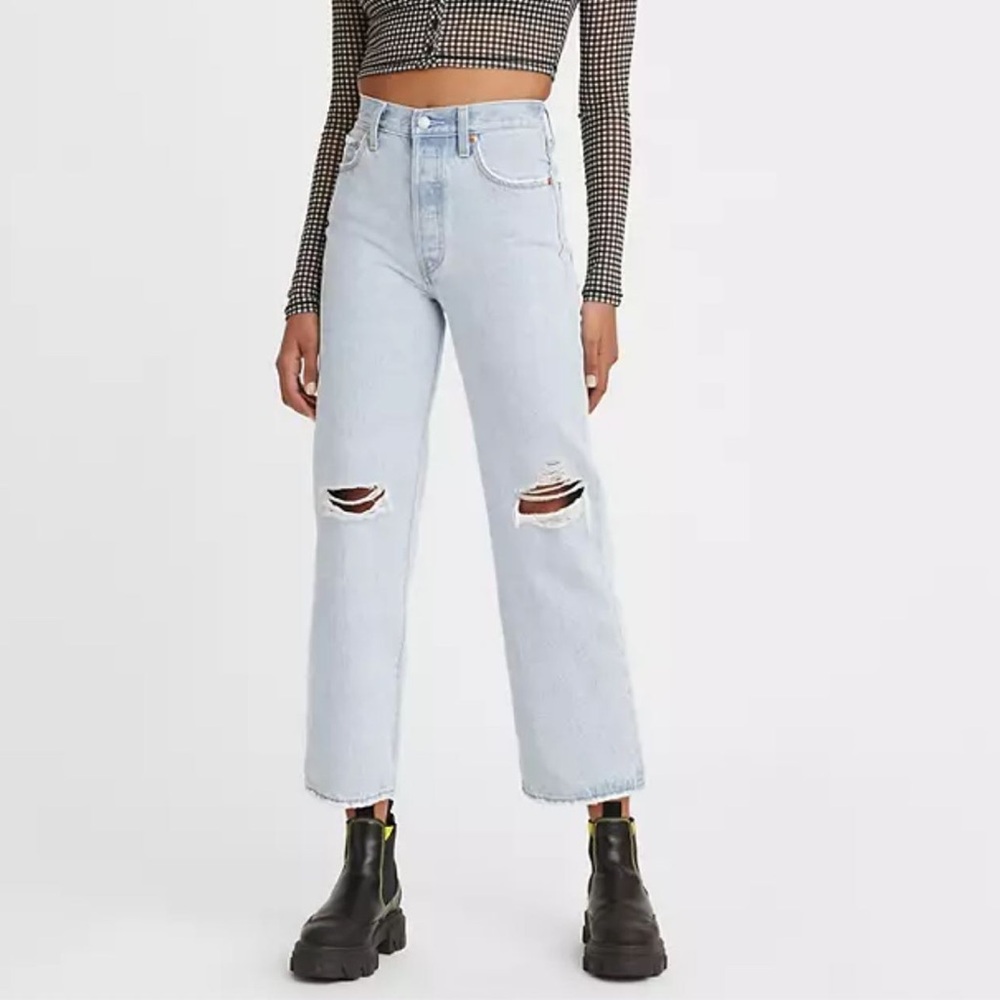 Levi’s Ribcage Straight Ankle Jeans NWOT / sz 26 - distressed light wash